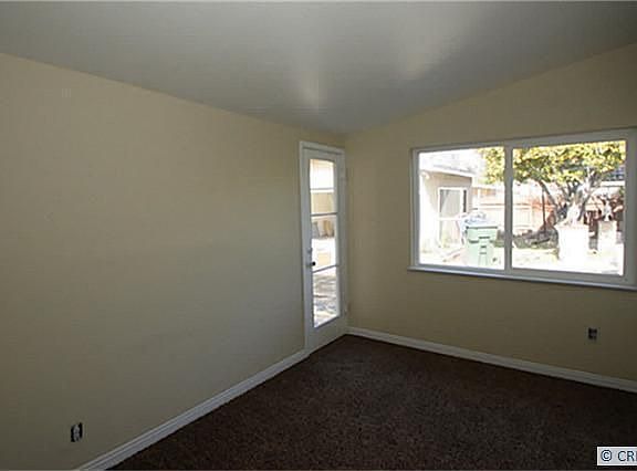 3rd image of 660 Ross St