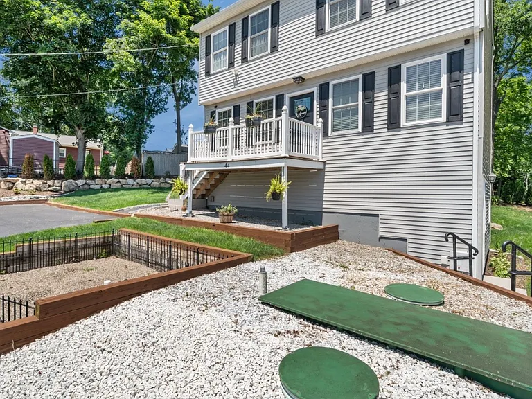 44 Dion Ave — Photo 2