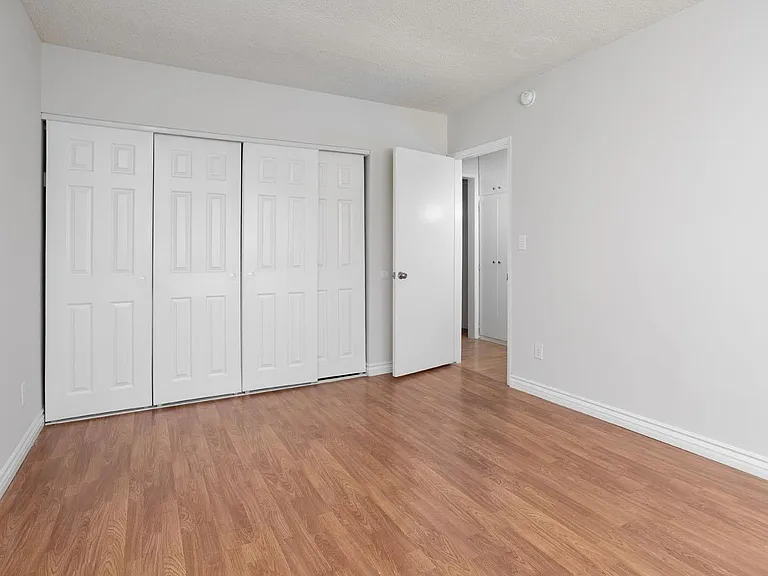 12860 Oxnard St #5 — Photo 16
