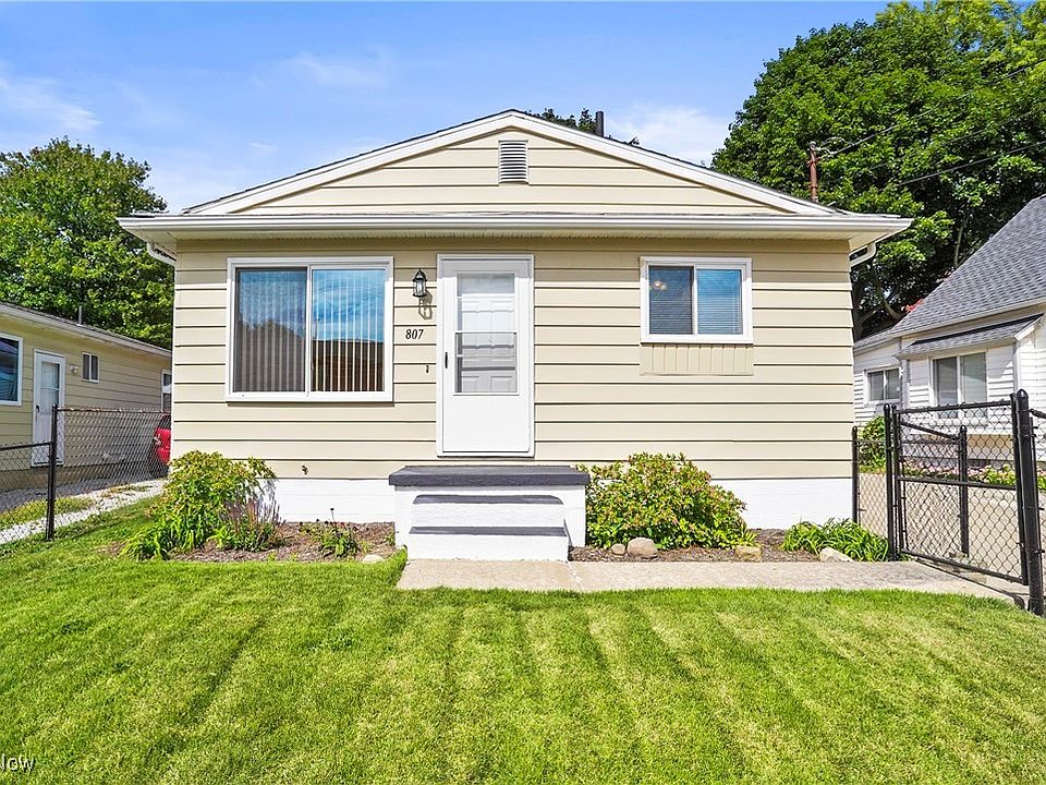 1st image of 807 Albemarle Ave