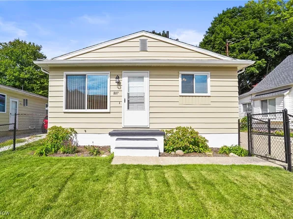 807 Albemarle Ave, Cuyahoga Falls, OH 44221