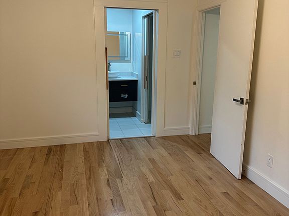 5th image of 903 Sandalwood Ave