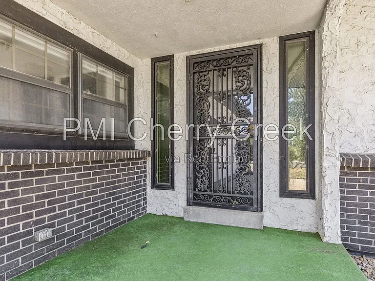 207 S Ursula St — Photo 4