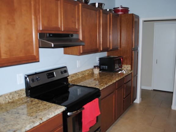 4th image of 886 Valley Village Dr