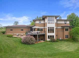 2201 Town Hall Rd, Mount Horeb, WI 53572