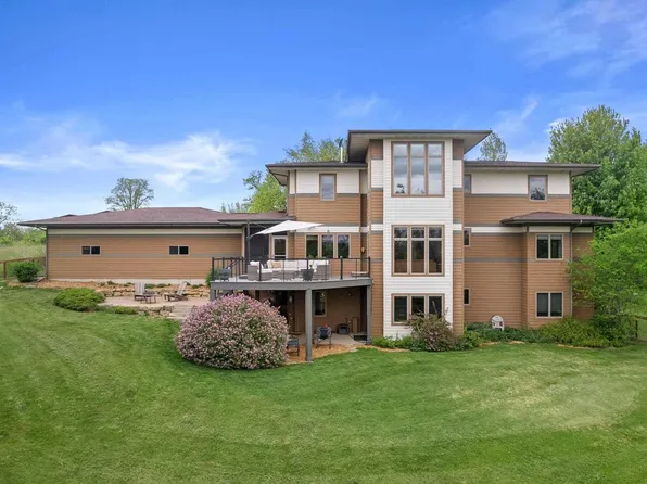 2201 Town Hall Road, Mount Horeb, WI 53572
