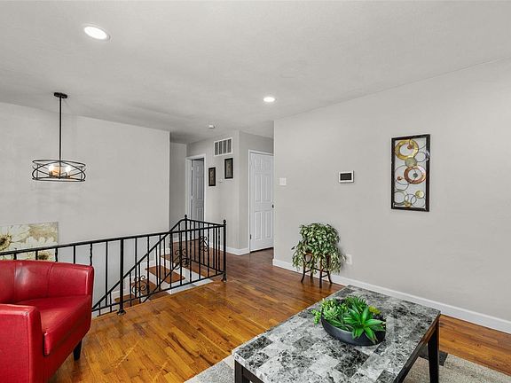 5th image of 10508 Castle Dr