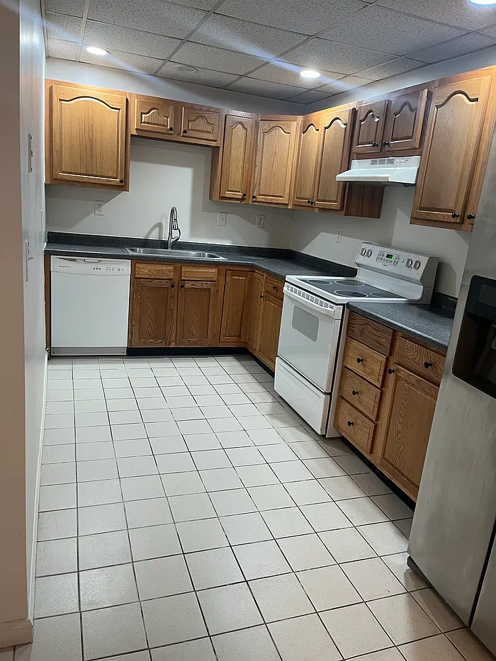 2 bed, 1.0 bath, $725 — Photo 3