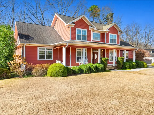 109 Shelter Cove Dr, Seneca, SC 29672