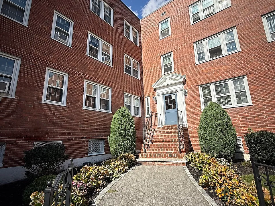 25 Lennon Ct #30