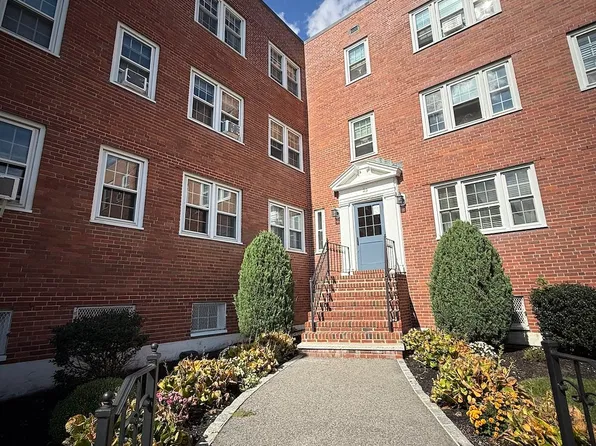 25 Lennon Ct APT 30, South Boston, MA 02127