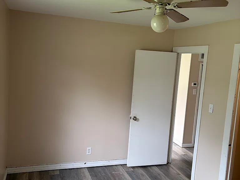 223 Van Buren Ave — Photo 5