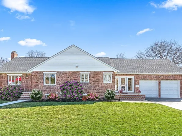 3 Girard Rd, Stoneham, MA 02180