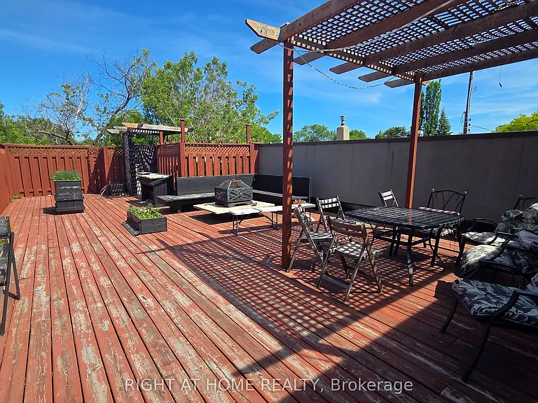 357 Keele St — Photo 18