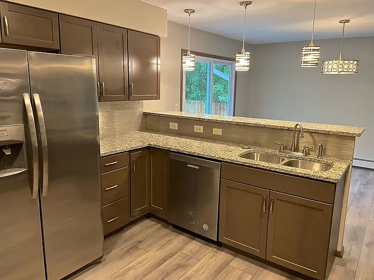 890 Damon Dr — Photo 6