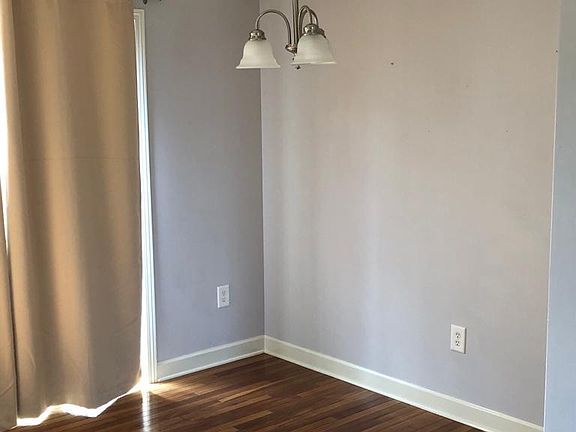 5th image of 617 Hazel St