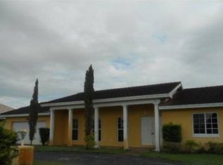 19421 W Oakmont Dr, Hialeah, FL 33015