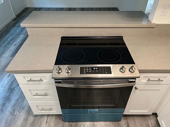 3rd image of 908 Roswell Ave APT 3