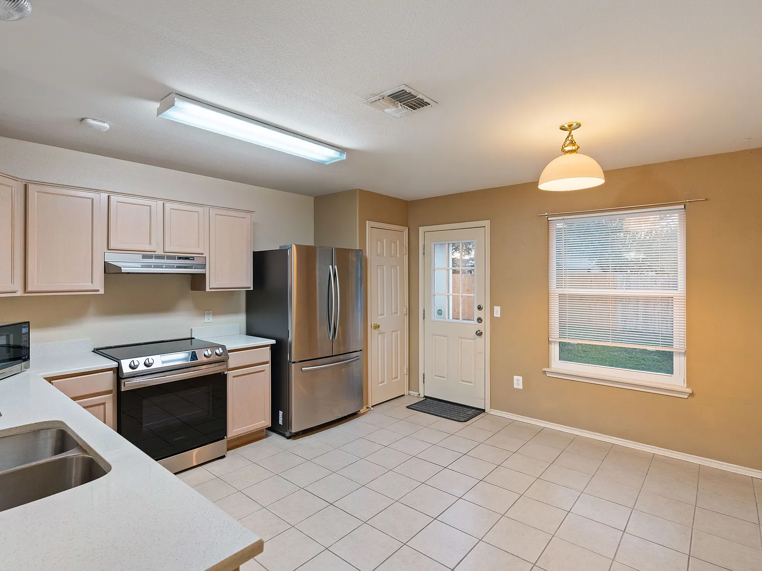 3105 Halifax Dr — Photo 3