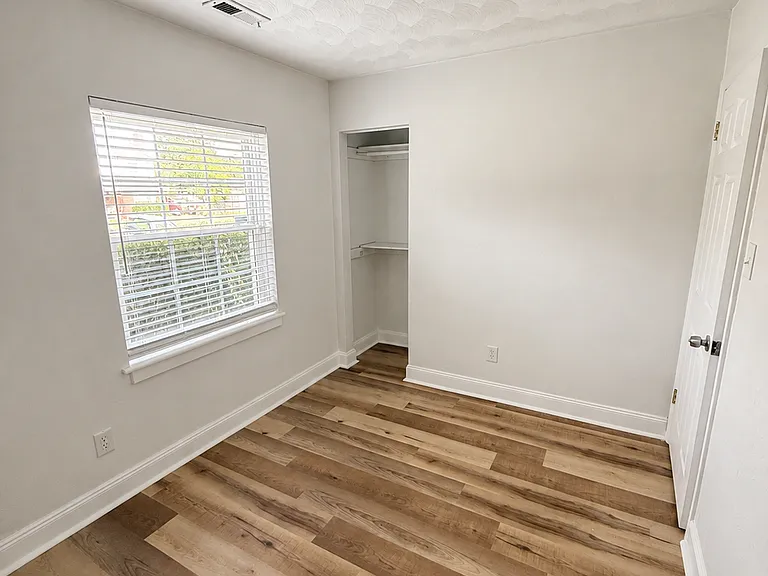 417 Ticonderoga Rd — Photo 9