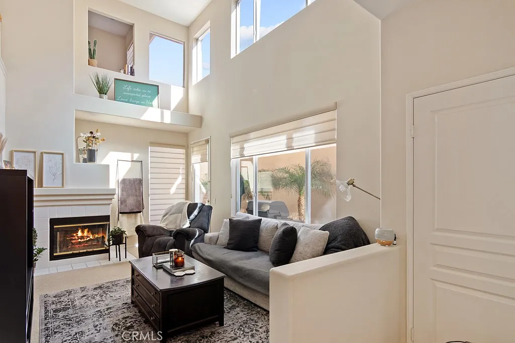 3 bed, 2.5 bath, 1574 sqft, $4,500 — Photo 3
