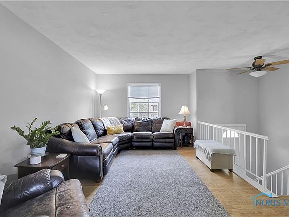 3rd image of 2444 Jamestown Dr