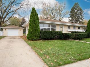 1067 W 4th Ave, Oshkosh, WI 54902