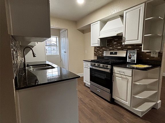 5th image of 1609 Running River Rd