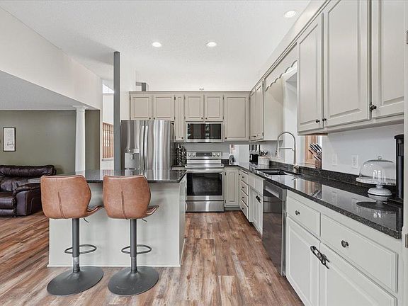 3rd image of 217 Meadow Sweet Pl