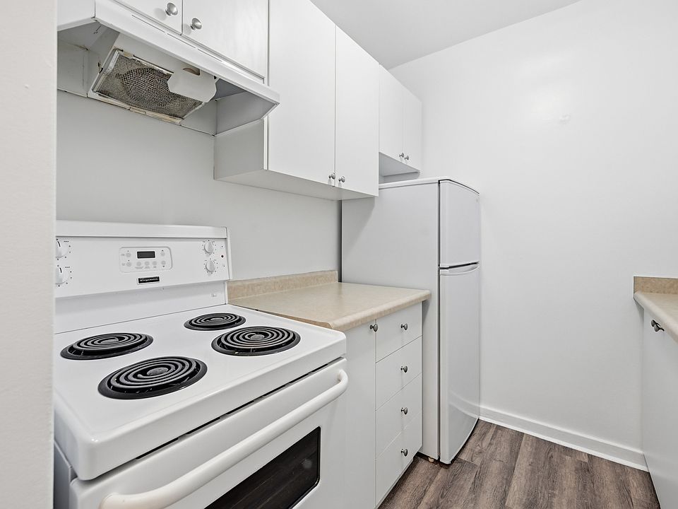 1st image of 150 Charlton Ave W #1515710