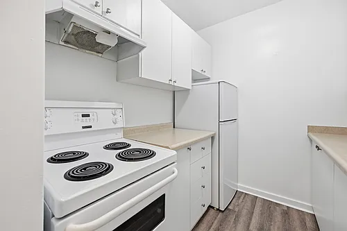 150 Charlton Ave W Photo 1