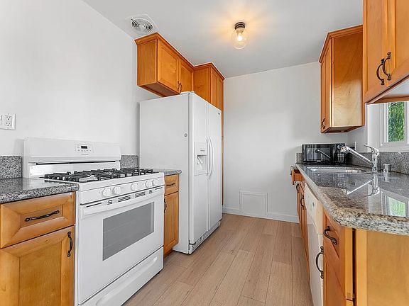 2nd image of 11743 Dorothy St APT 5