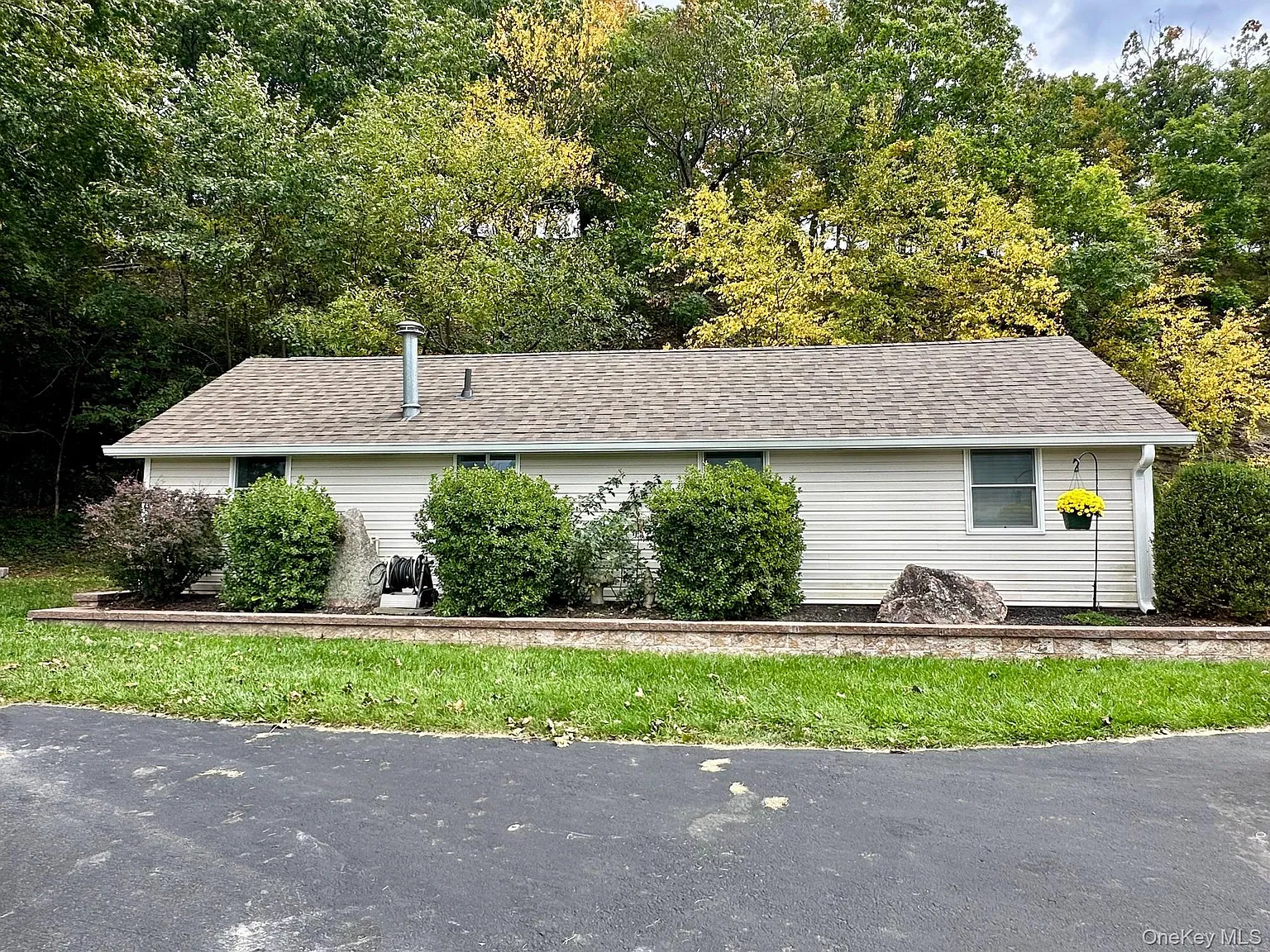 1 bed, 1.0 bath, 975 sqft, $1,600 — Photo 1
