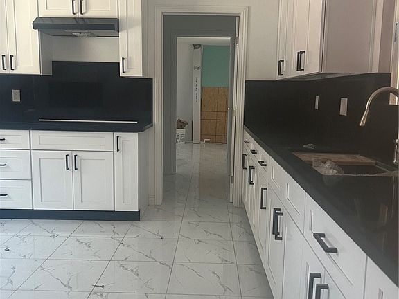 4th image of 6295 Argyle Ave