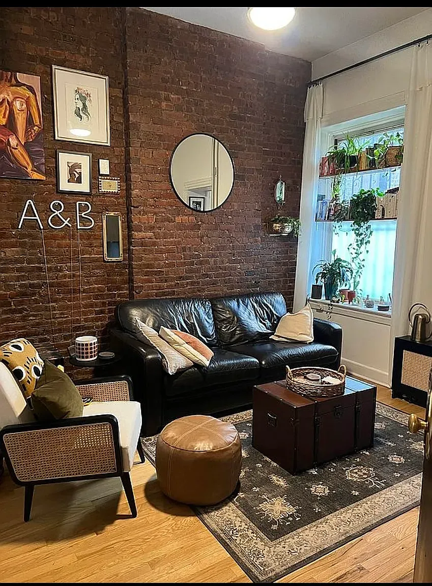 194 Court Street — Photo 2