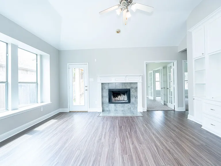 3105 Whispering Pine Blvd — Photo 2