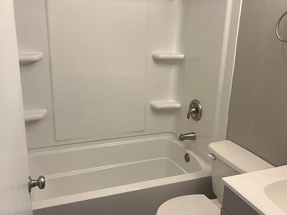 4th image of 561 E Ross Ln APT E2