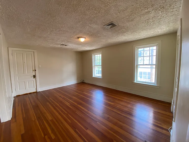 22 Walnut St — Photo 3