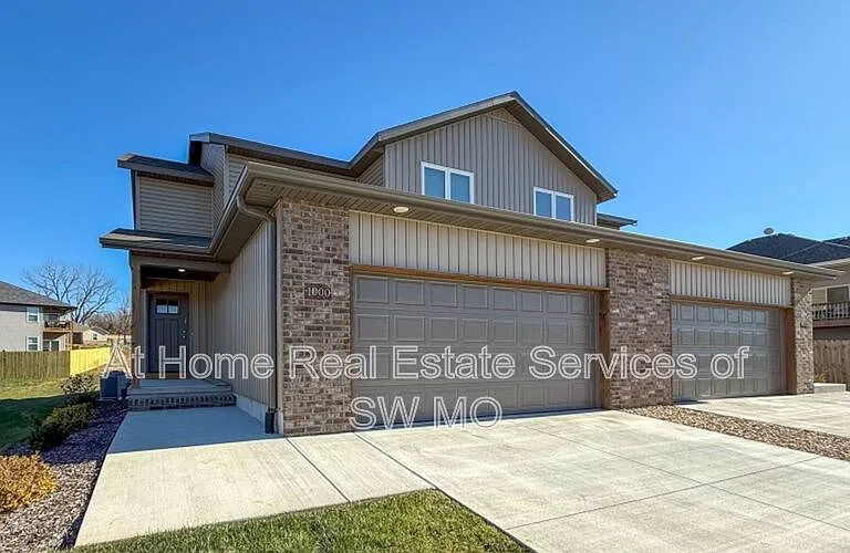 1002 S Rimes Ave — Photo 1