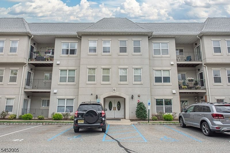 1st image of 607 Brittany Dr