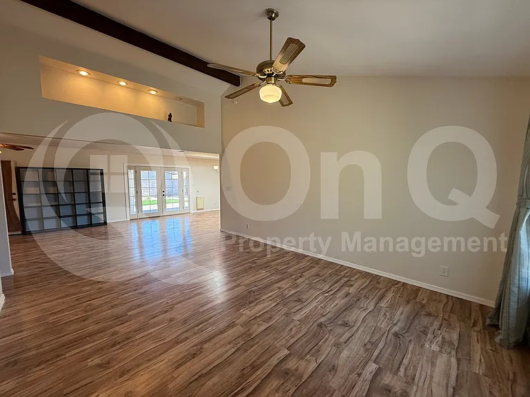 2933 S Extension Rd — Photo 10