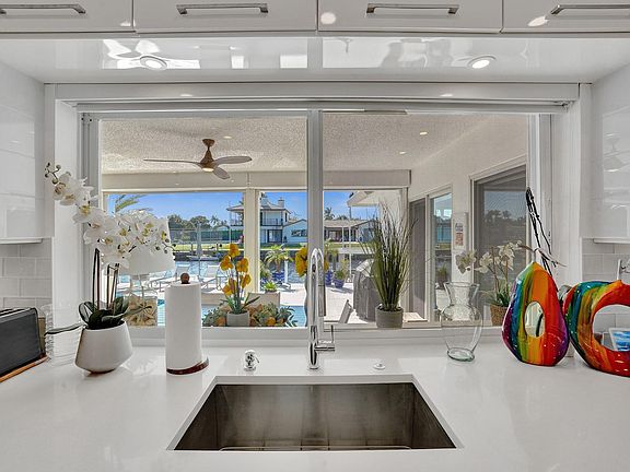 4th image of 5611 Bayview Drive
