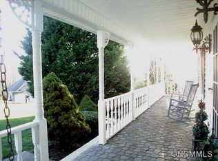 313 Mountain Valley Dr, Hendersonville, NC 28739