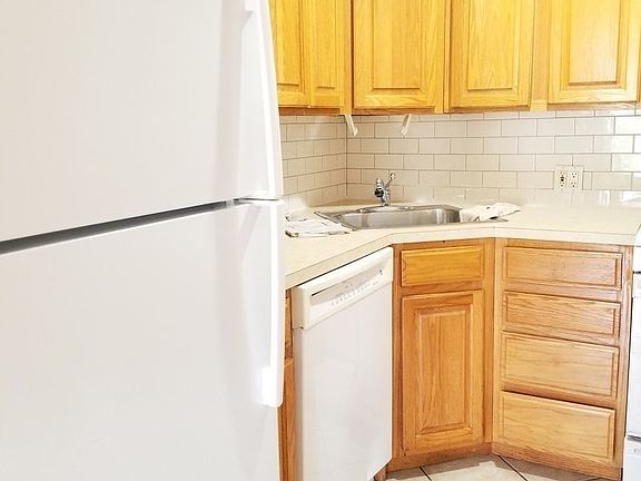 4th image of 506 E 6th St #4S