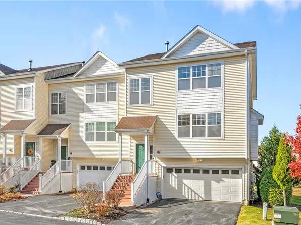 81 Woodlake Drive, Middletown, NY 10940