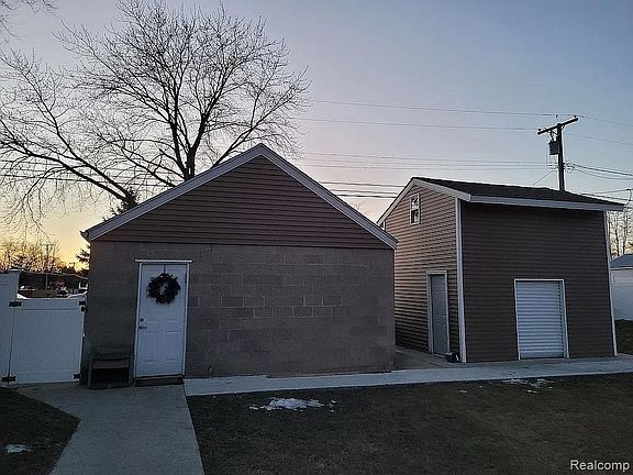 3rd image of 2480 Gerald Ave