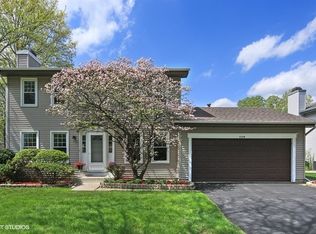 1114 Longford Dr, Westmont, IL 60559