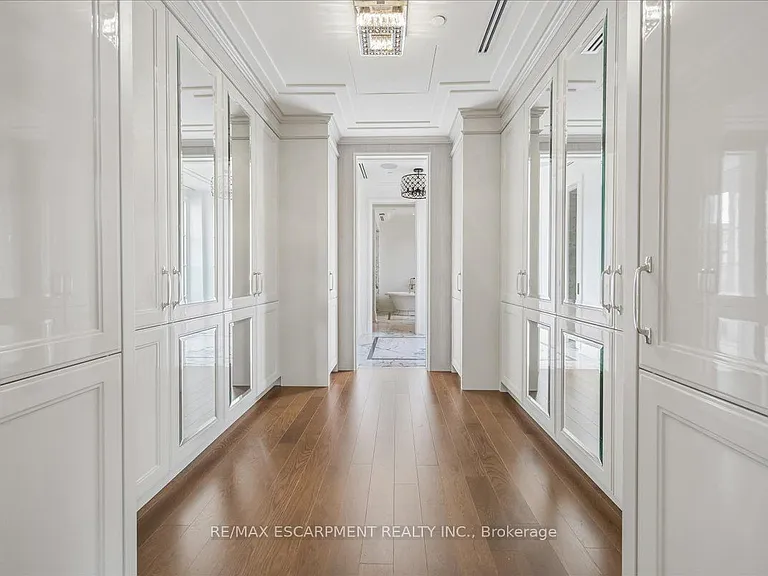 300 Randall St S #211 — Photo 8