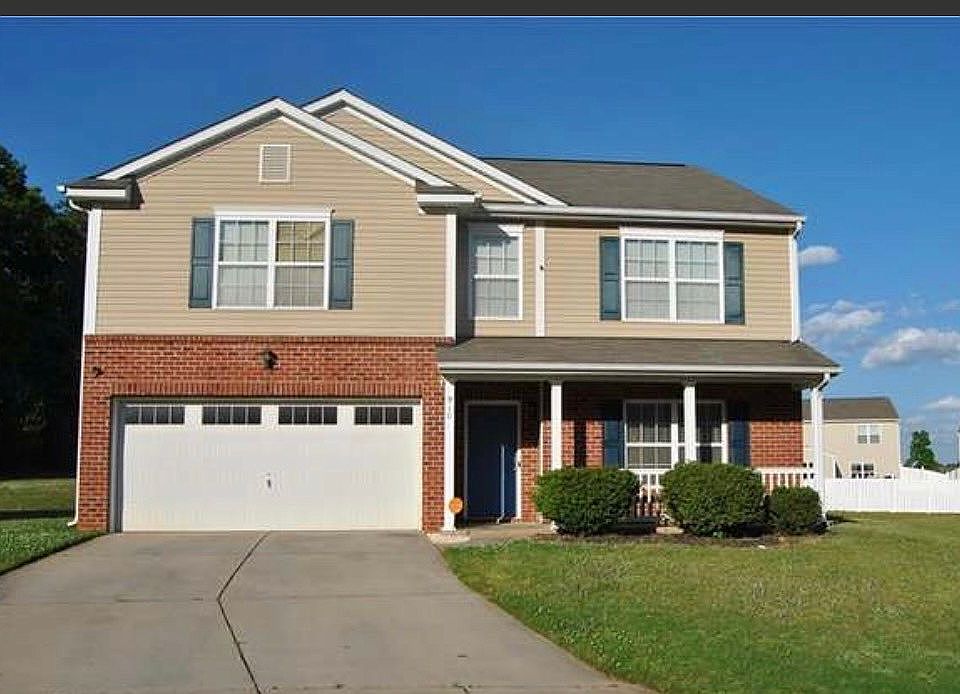 1st image of 910 Sweetgum St