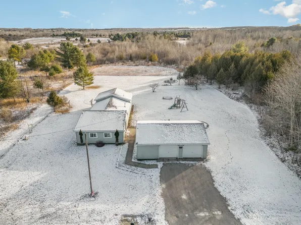 3247 N 7th St, Onaway, MI 49765